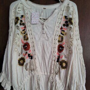 Free People Shirt / Blouse ecru combo  lace and embroidered flowers Size S  NEW